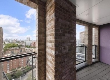 Properties to let in Williamsburg Plaza - E14 9NW view1