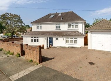 Properties to let in Woodcote Avenue - NW7 2PE view1