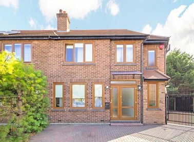 Properties to let in Woodhouse Close - UB6 8LF view1
