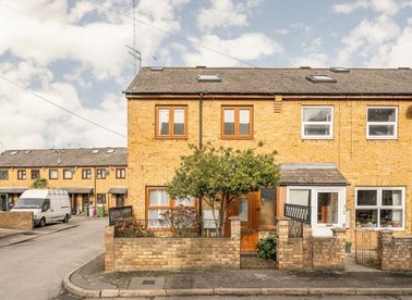 Properties to let in Woodseer Street - E1 5HG view1