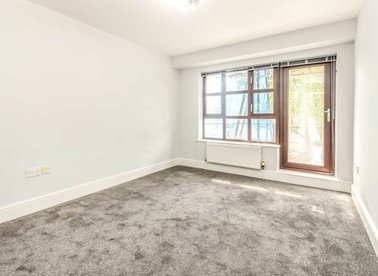 Properties to let in Woodside Lane - N12 8RR view1