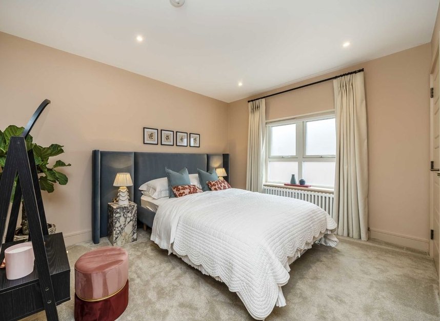 Properties for sale in 9 Bicknell Way - SW17 0LP view7