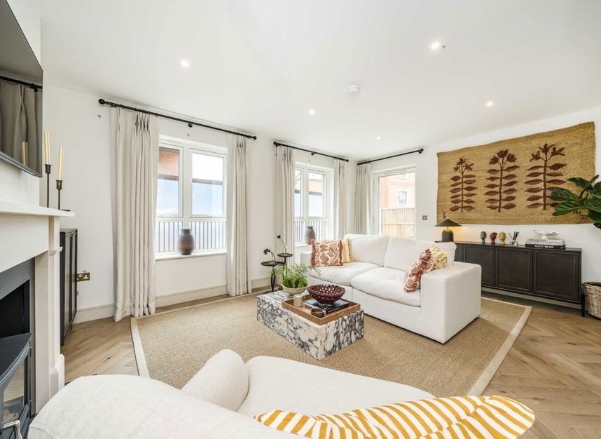 Properties for sale in 9 Bicknell Way - SW17 0LP view3
