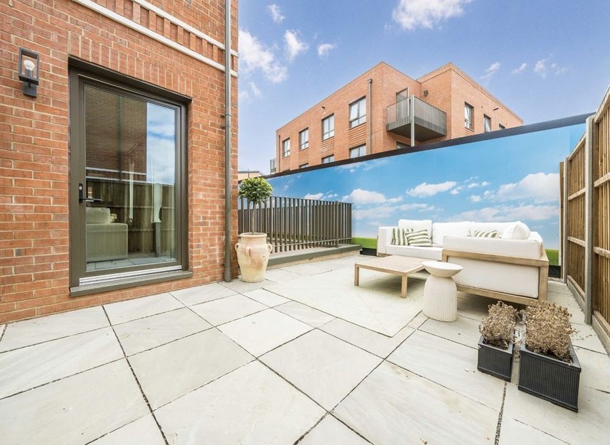 Properties for sale in 9 Bicknell Way - SW17 0LP view9