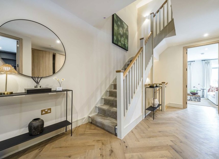 Properties for sale in 9 Bicknell Way - SW17 0LP view4