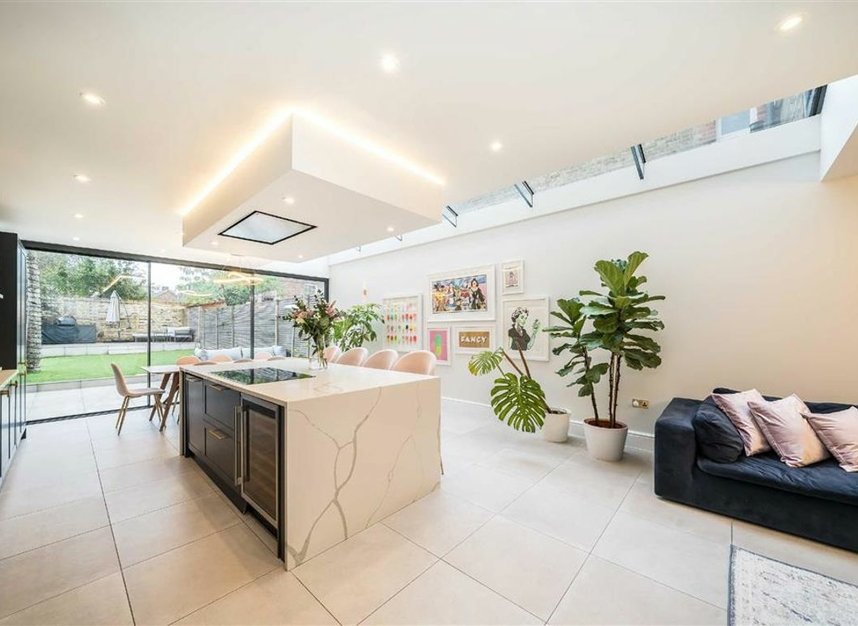 Properties for sale in Abbeville Road - SW4 9JJ view5