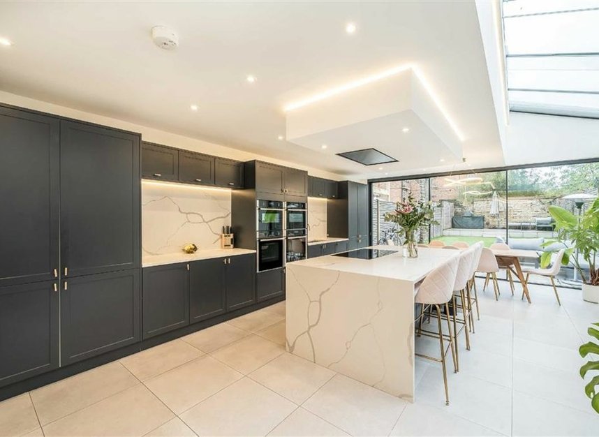 Properties for sale in Abbeville Road - SW4 9JJ view2