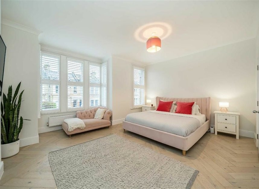 Properties for sale in Abbeville Road - SW4 9JJ view6