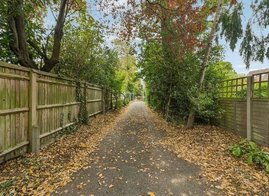 Properties sold in Acacia Road - TW12 3DP view11