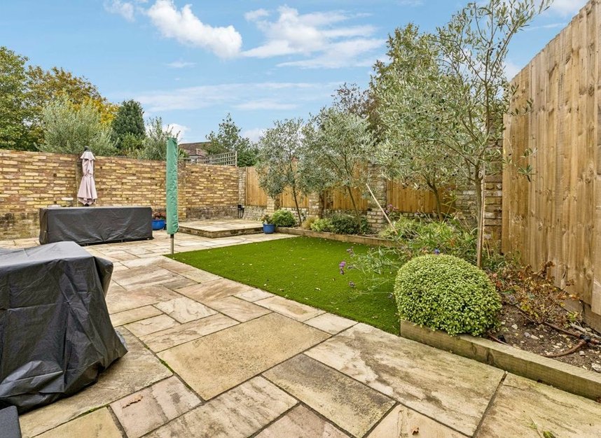 Properties sold in Acacia Road - TW12 3DP view7