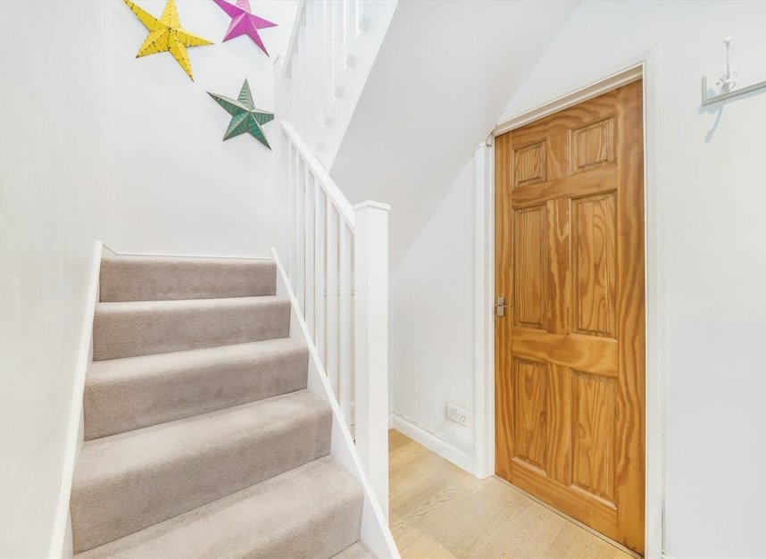 Properties sold in Acacia Road - TW12 3DP view9