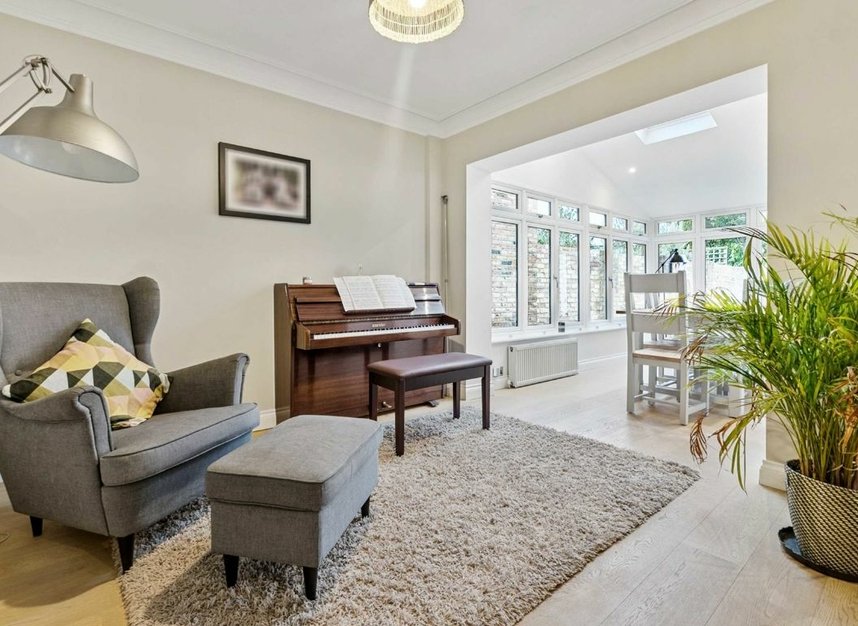 Properties sold in Acacia Road - TW12 3DP view3