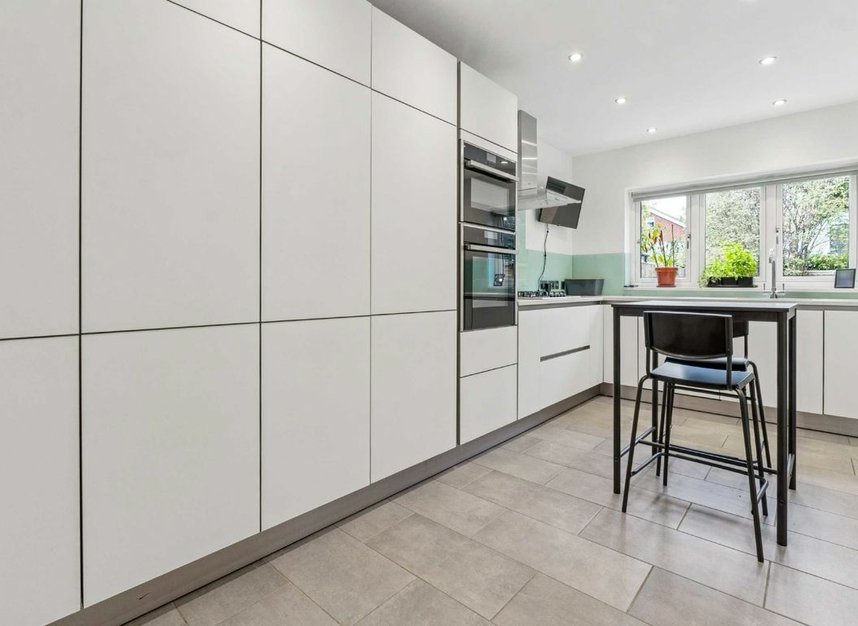 Properties sold in Acacia Road - TW12 3DP view4