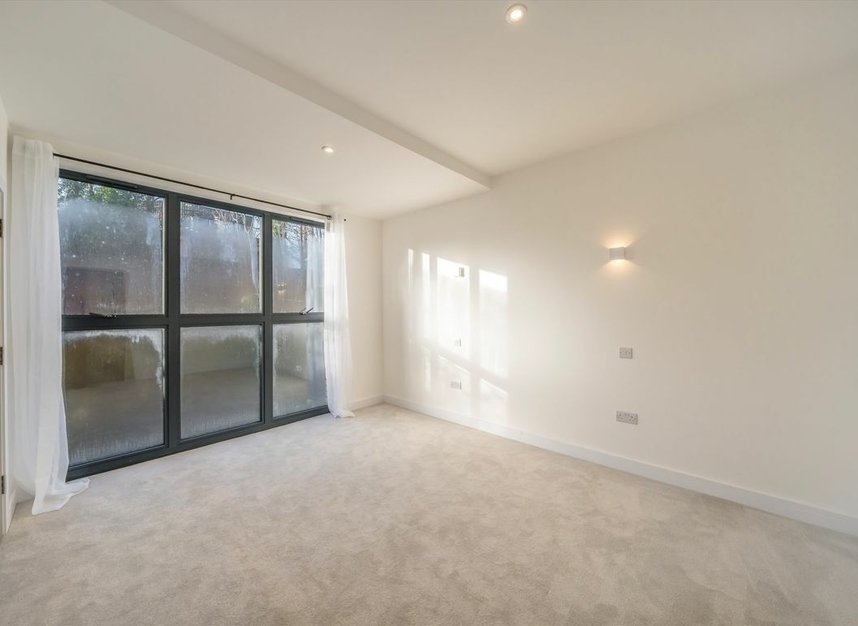 Properties for sale in Acacia Road - SW16 5PP view5