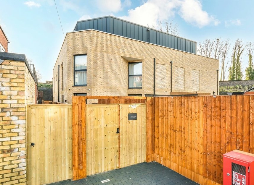 Properties for sale in Acacia Road - SW16 5PP view1