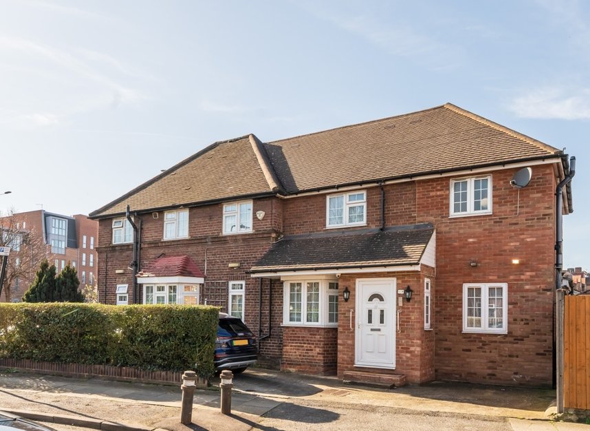 Properties for sale in Acton, London W3 -  view1
