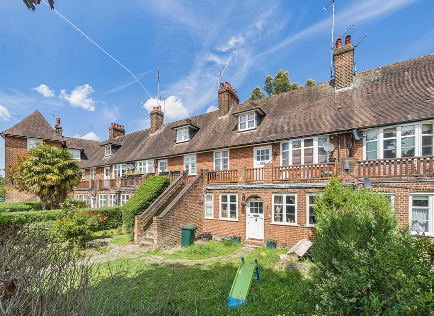 Properties for sale in Addison Way - NW11 6AR view1