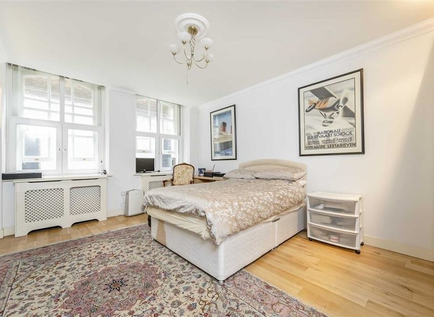 Properties for sale in Albert Hall Mansions - SW7 2AG view4