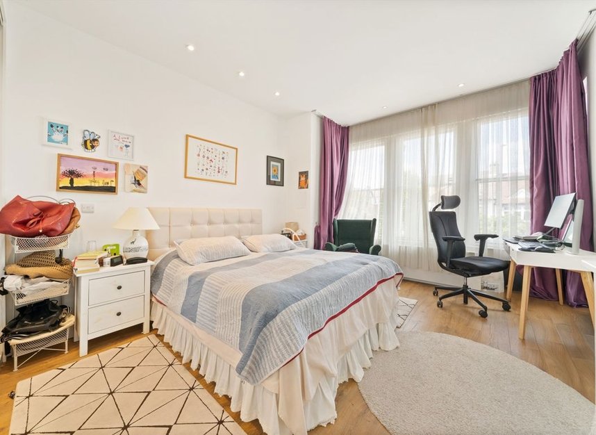 Properties for sale in Alexandra Park Road - N10 2AD view6