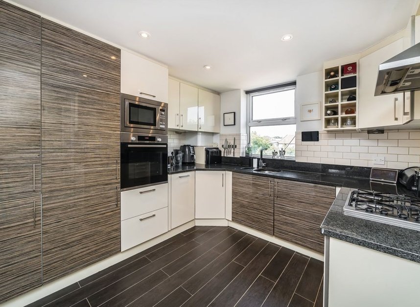 Properties for sale in Alexandra Park Road - N10 2DP view2