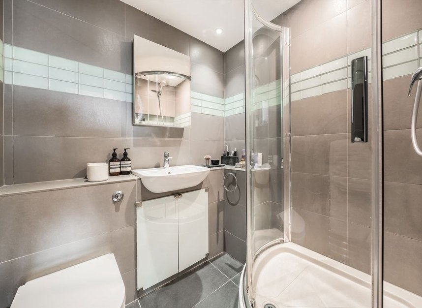 Properties for sale in Alexandra Park Road - N10 2DP view6