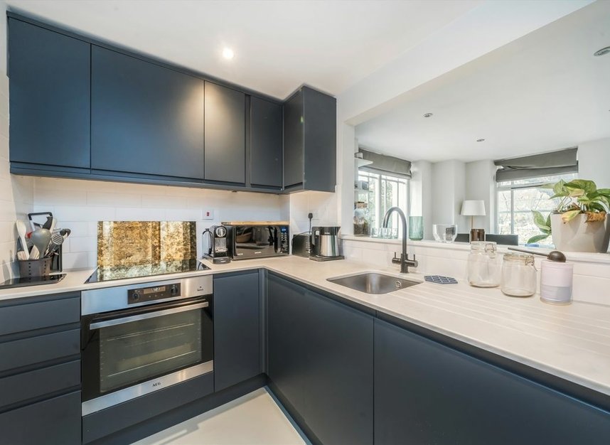 Properties sold in Alkham Road - N16 6XF view3