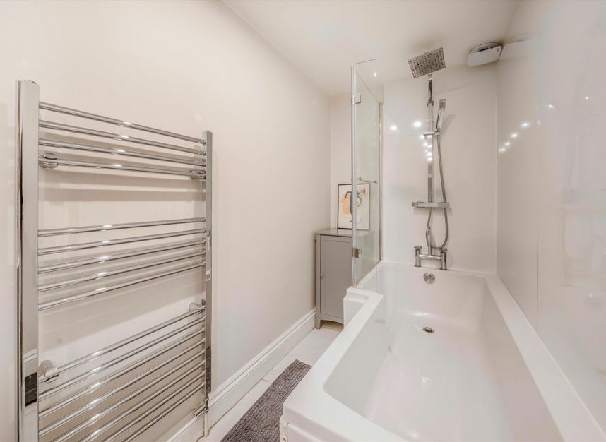 Properties sold in Alkham Road - N16 6XF view8