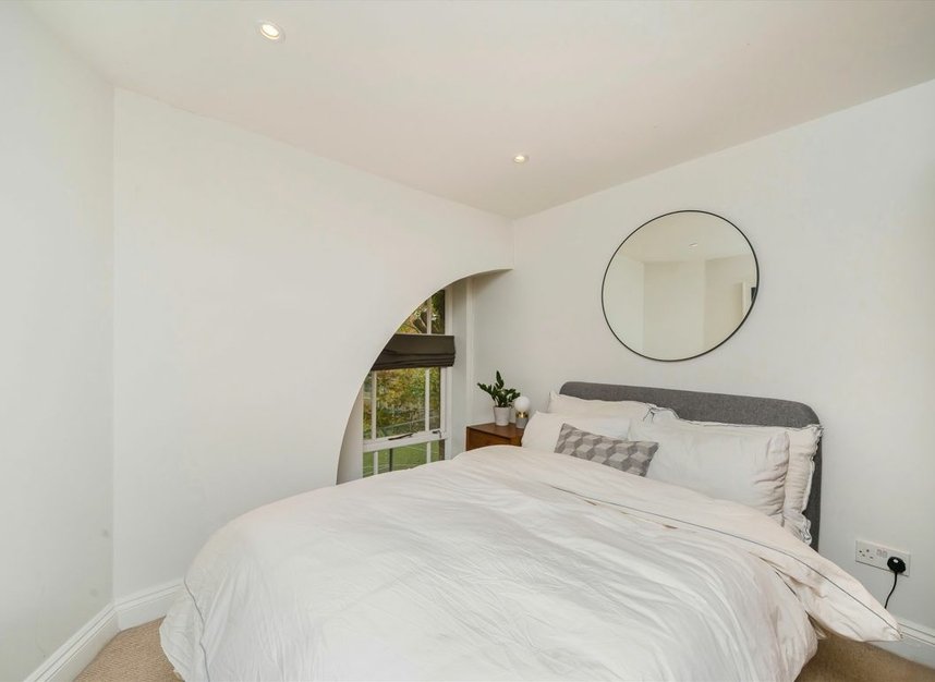 Properties sold in Alkham Road - N16 6XF view7