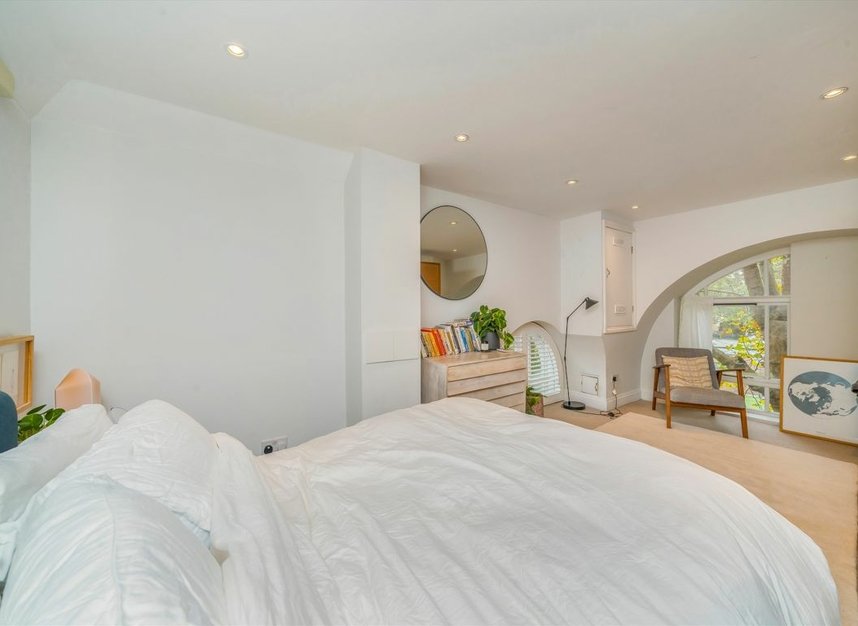 Properties sold in Alkham Road - N16 6XF view6