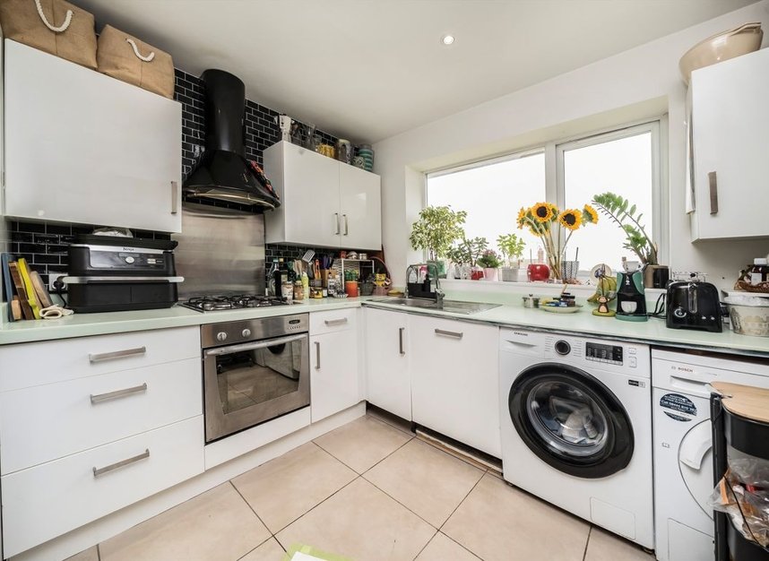 Properties for sale in Alma Road - N10 2NG view3