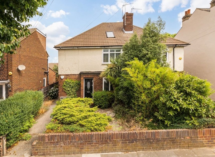 Properties for sale in Alma Road - N10 2NG view1