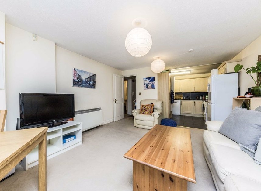 Altenburg sw11 Flat for sale in Altenburg Gardens, London, SW11 | Dexters