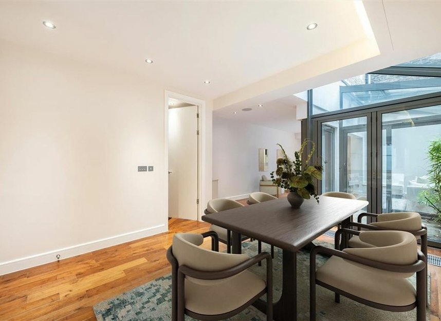 Properties for sale in Ansdell Terrace - W8 5BY view3