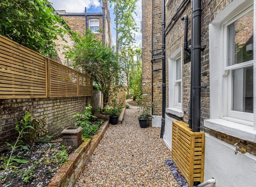 Properties for sale in Anson Road - N7 0RB view9