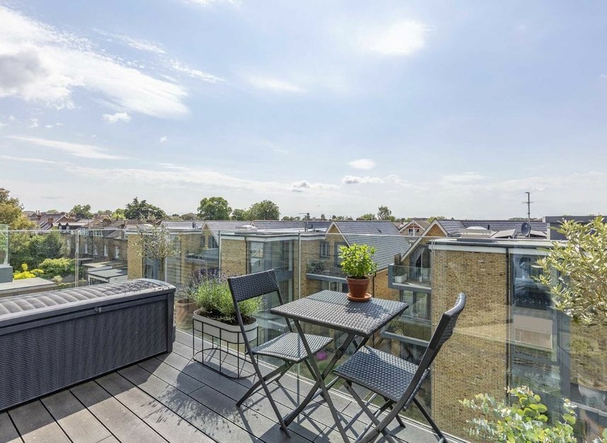 Properties for sale in Antoinette Close - KT1 2FJ view5