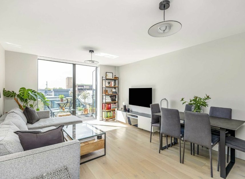 Properties for sale in Antoinette Close - KT1 2FJ view2