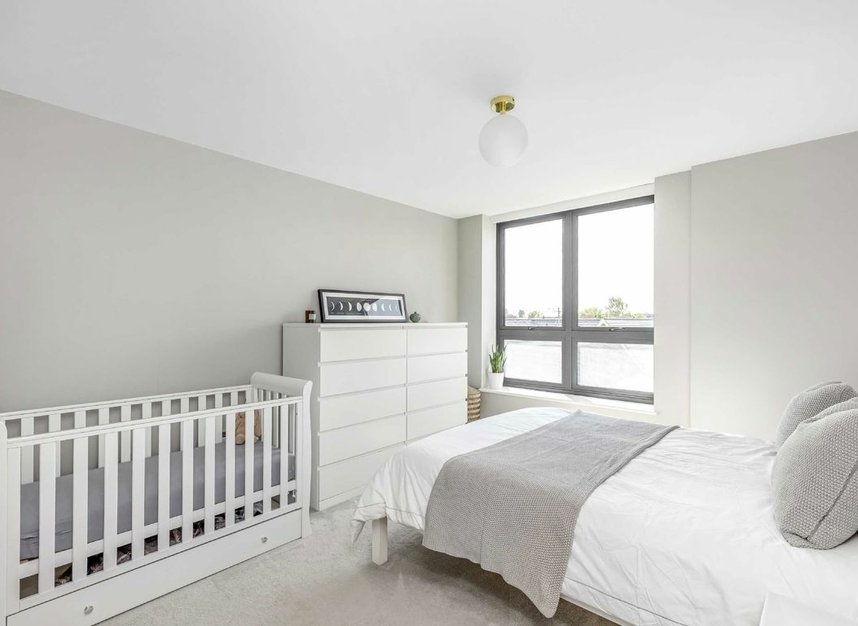 Properties for sale in Antoinette Close - KT1 2FJ view4