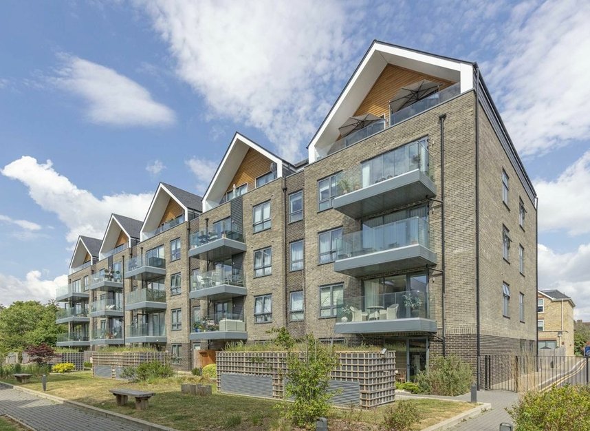 Properties for sale in Antoinette Close - KT1 2FJ view1