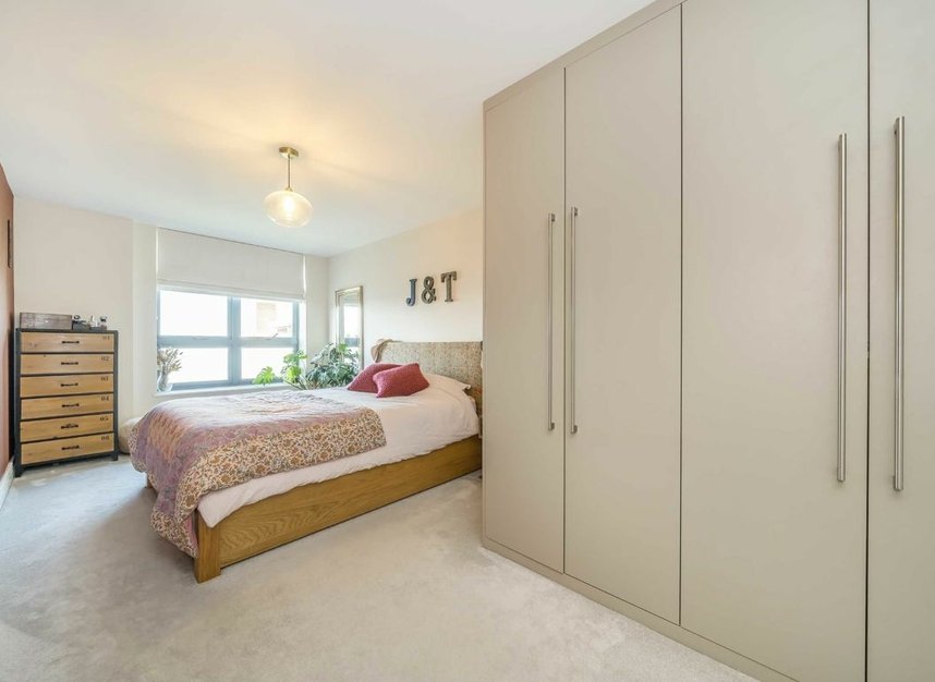 Properties for sale in Antoinette Close - KT1 2FJ view4