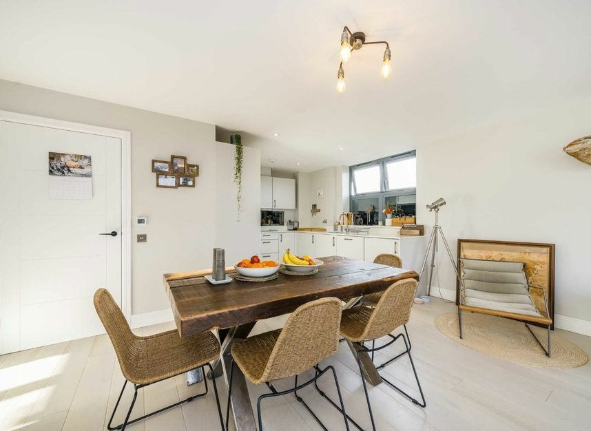Properties for sale in Antoinette Close - KT1 2FJ view5