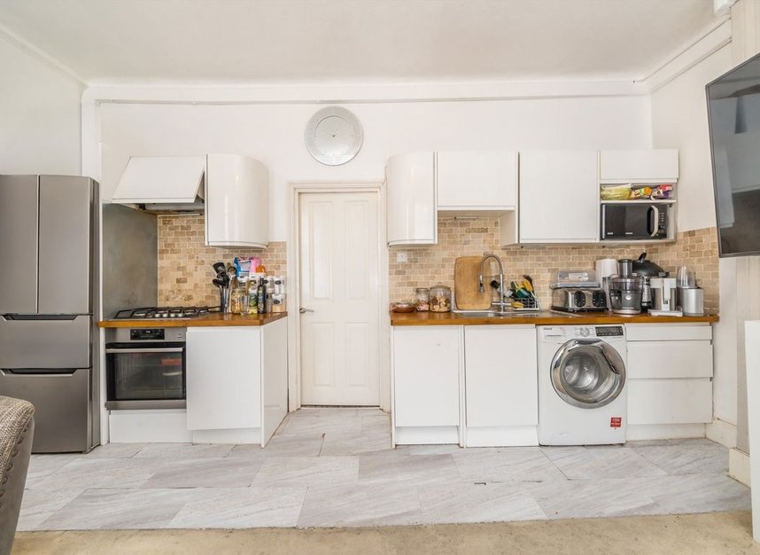 Properties for sale in Archway Road - N19 3TU view3