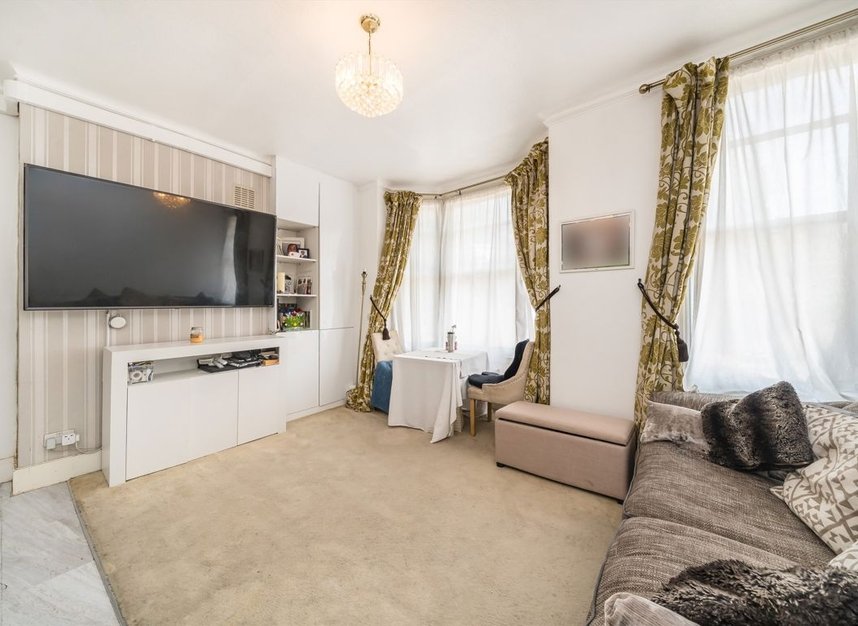 Properties for sale in Archway Road - N19 3TU view2