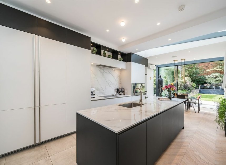 Properties for sale in Arkwright Road - NW3 6BH view5