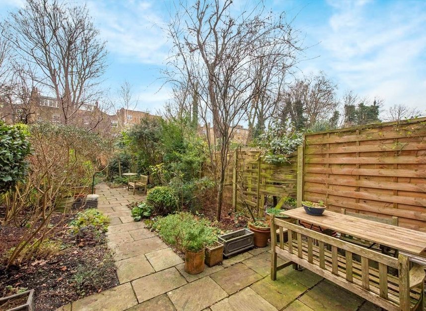 Properties for sale in Arundel Square - N7 8AT view2