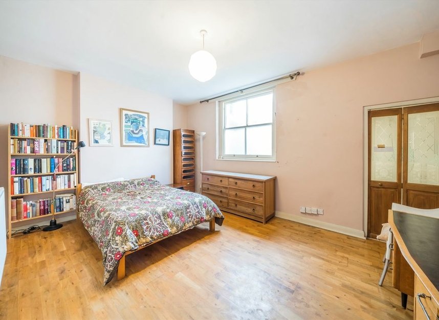 Properties for sale in Arundel Square - N7 8AT view7