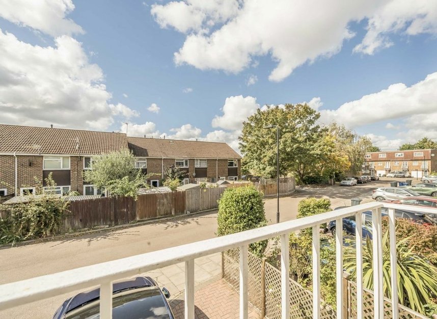 Properties for sale in Aspen Close - W5 4YG view11