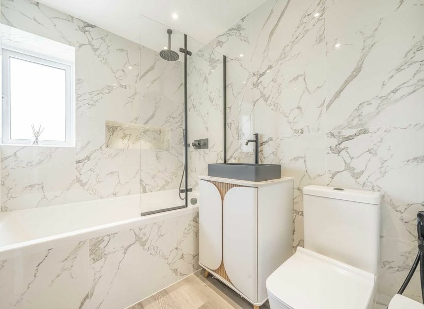 Properties for sale in Aspen Close - W5 4YG view8