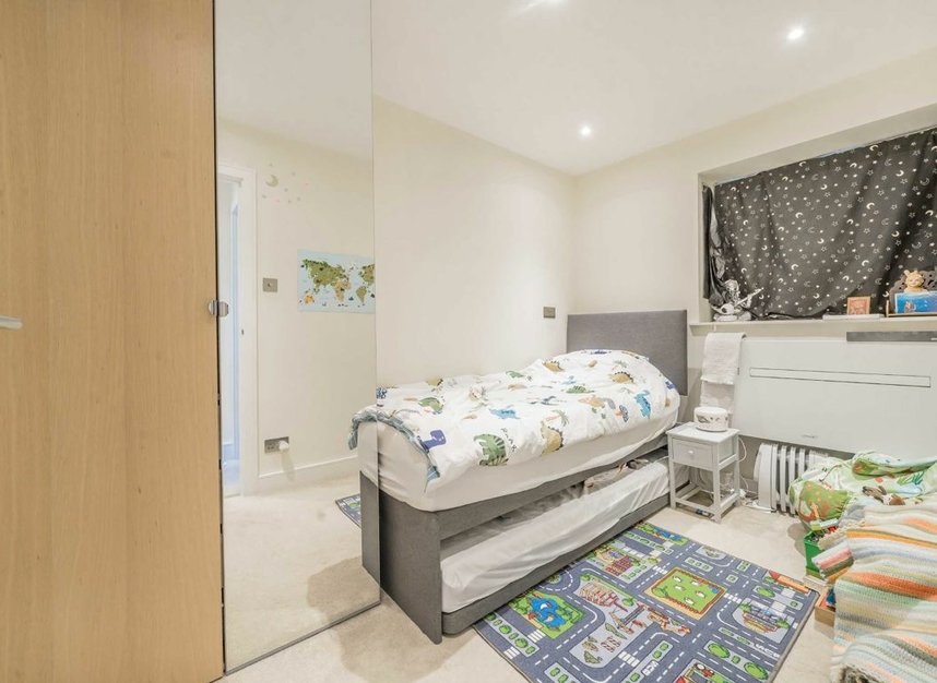 Properties for sale in Aspen Close - W5 4YG view7