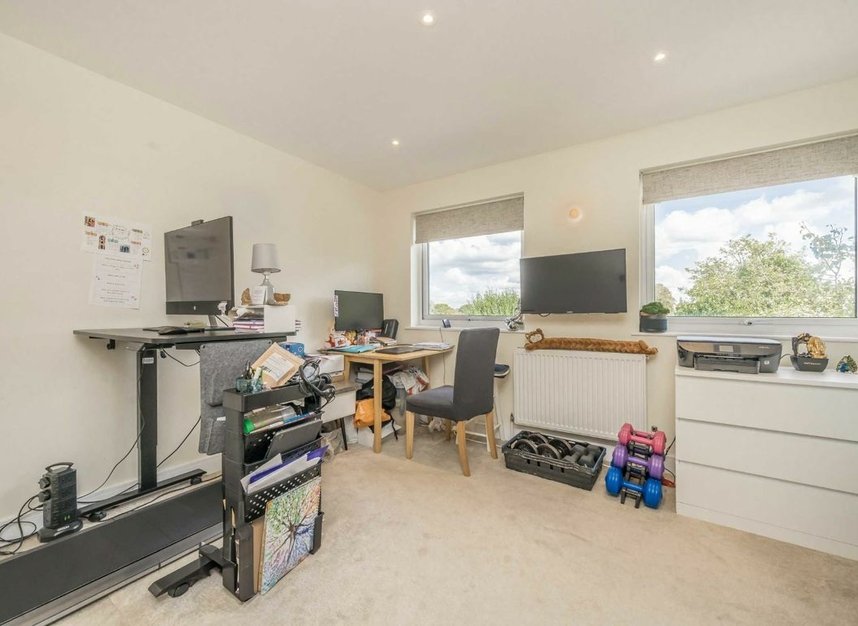 Properties for sale in Aspen Close - W5 4YG view9