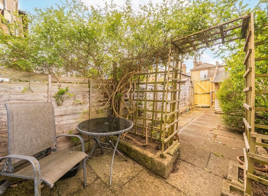 Properties for sale in Auckland Road - KT1 3BG view6